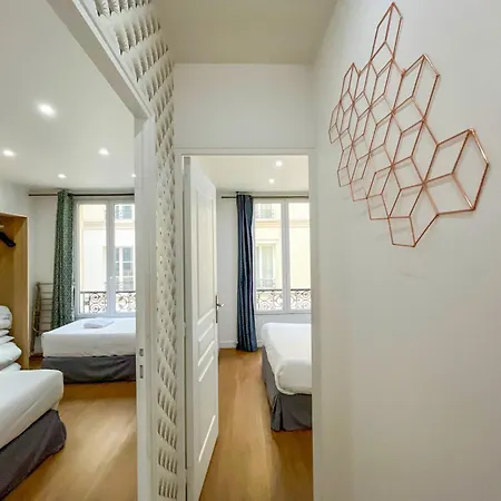 Urbanflat 17 - Modern & Large 3-bedroom Flat In *