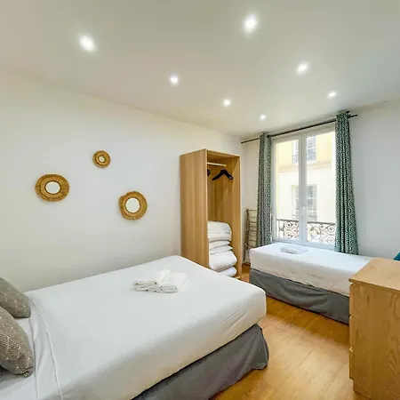 Urbanflat 17 - Modern & Large 3-bedroom Flat In *