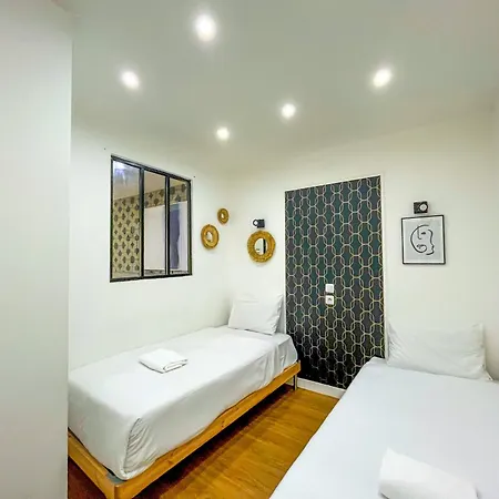 Urbanflat 17 - Modern & Large 3-bedroom Flat In דירה *