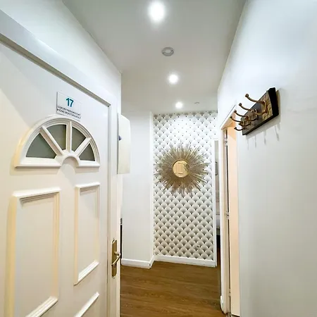 Appartamento Urbanflat 17 - Modern & Large 3-bedroom Flat In Parigi