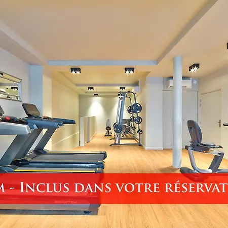 Urbanflat 17 - Modern & Large 3-bedroom Flat In דירה