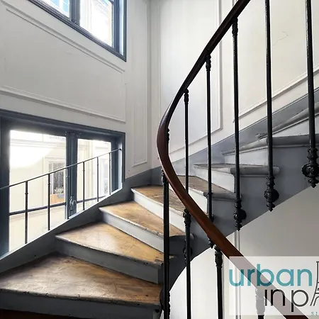 Urbanflat 17 - Modern & Large 3-bedroom Flat In